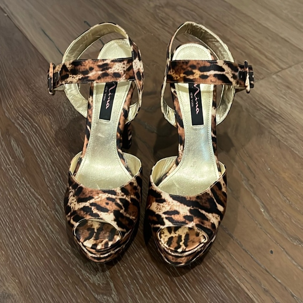 Nina leopard satin platform heels. Black gold Size 9